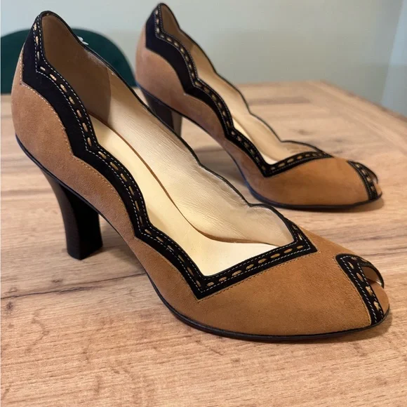 Cole Haan Lorenza Two-Tone Suede Scalloped Peep-Toe Pumps Size 8.5 - Picture 3 of 11